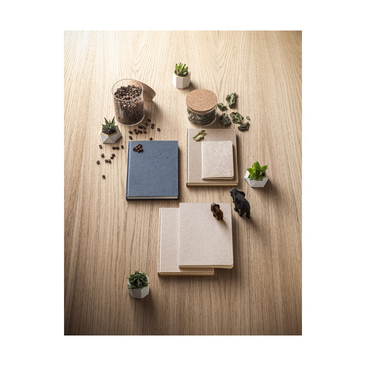 ORGANIC RIGID. Bloco de notas A5 com capa rígida fabricada a partir de matéria orgânica de elefante (80%)