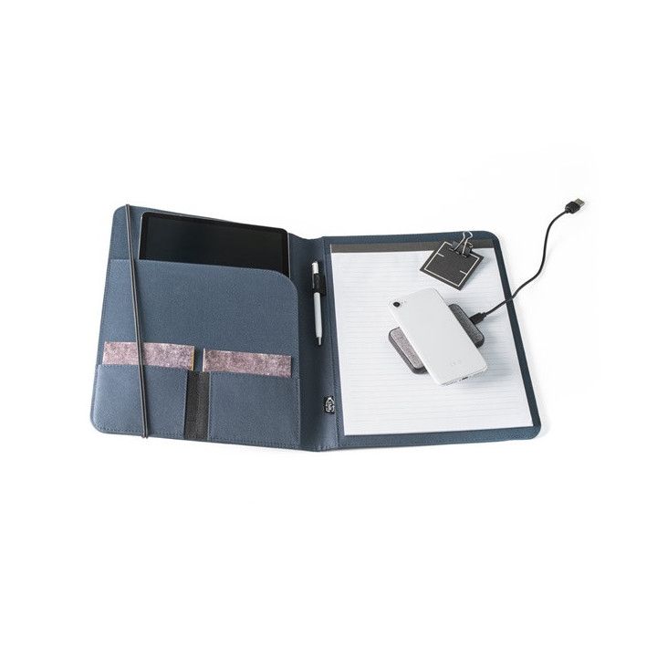 EMERGE FOLDER II. Pasta A4 em poliéster reciclado (100% rPET) 300D com elástico para fecho