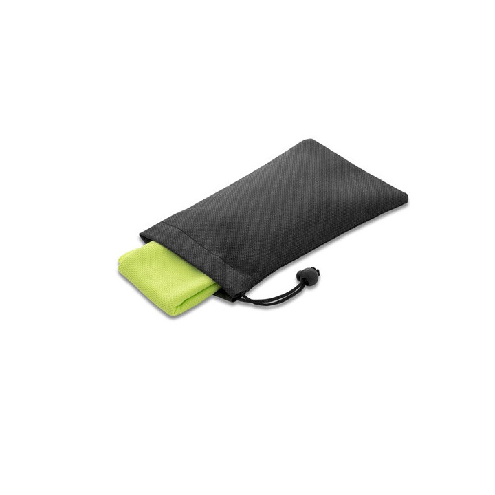 BERNAL. Toalha de desporto refrescante em poliéster reciclado (100% rPET) com bolsa em non-woven