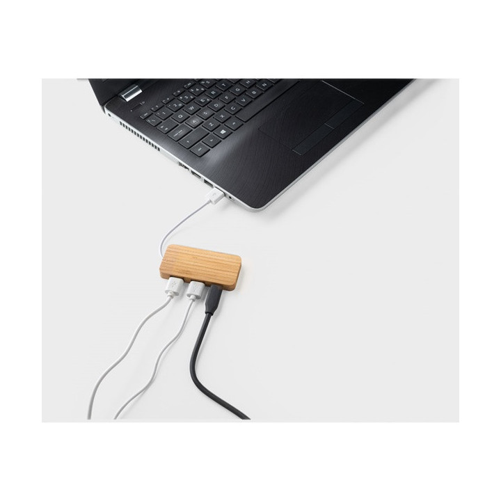 MOSER. HUB com 2 portas USB-A e 1 USB-C em bambu