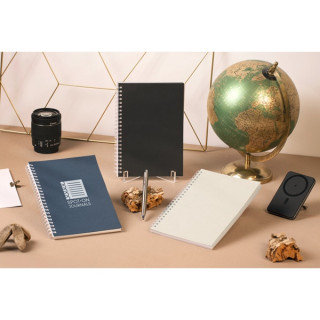 SCHILLER. Bloco de notas A5 com capa flexível, feito de papel 100% reciclado